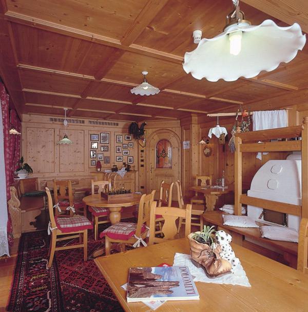 Hotel Garni Soreie Pozza di Fassa Exterior photo