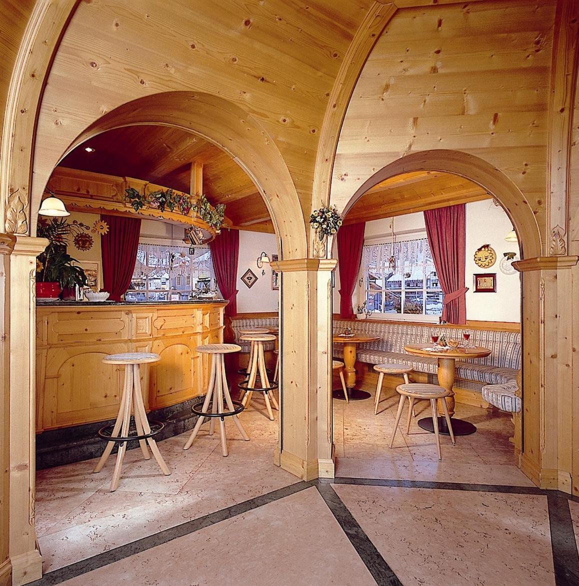 Hotel Garni Soreie Pozza di Fassa Exterior photo