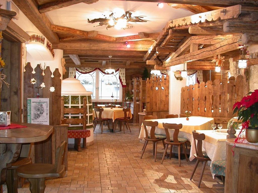Hotel Garni Soreie Pozza di Fassa Exterior photo