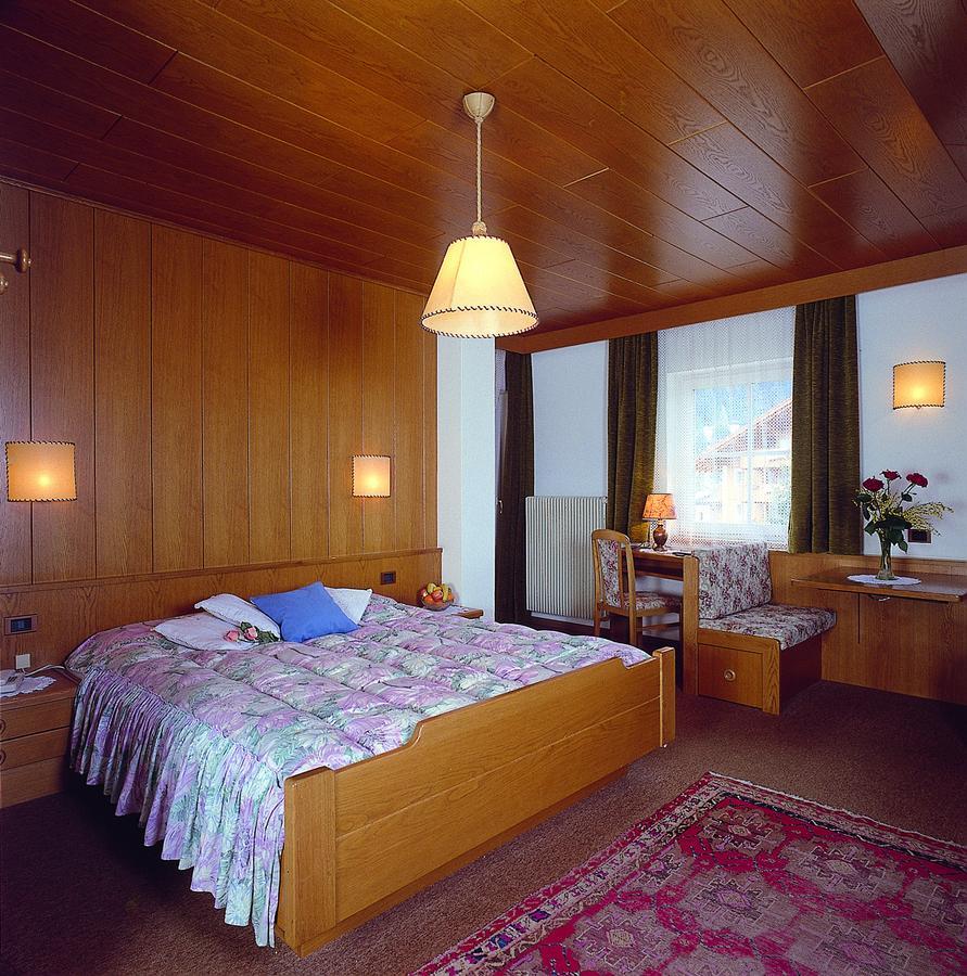 Hotel Garni Soreie Pozza di Fassa Exterior photo